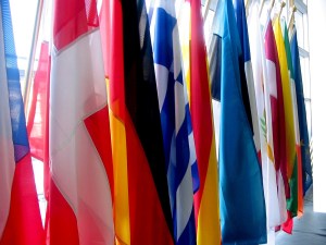 Bandiere dell'UE e di Paesi membri