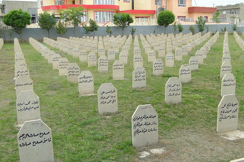 800px-Family_Graves_for_Victims_of_1988_Chemical_Attack_-_Halabja_-_Kurdistan_-_Iraq