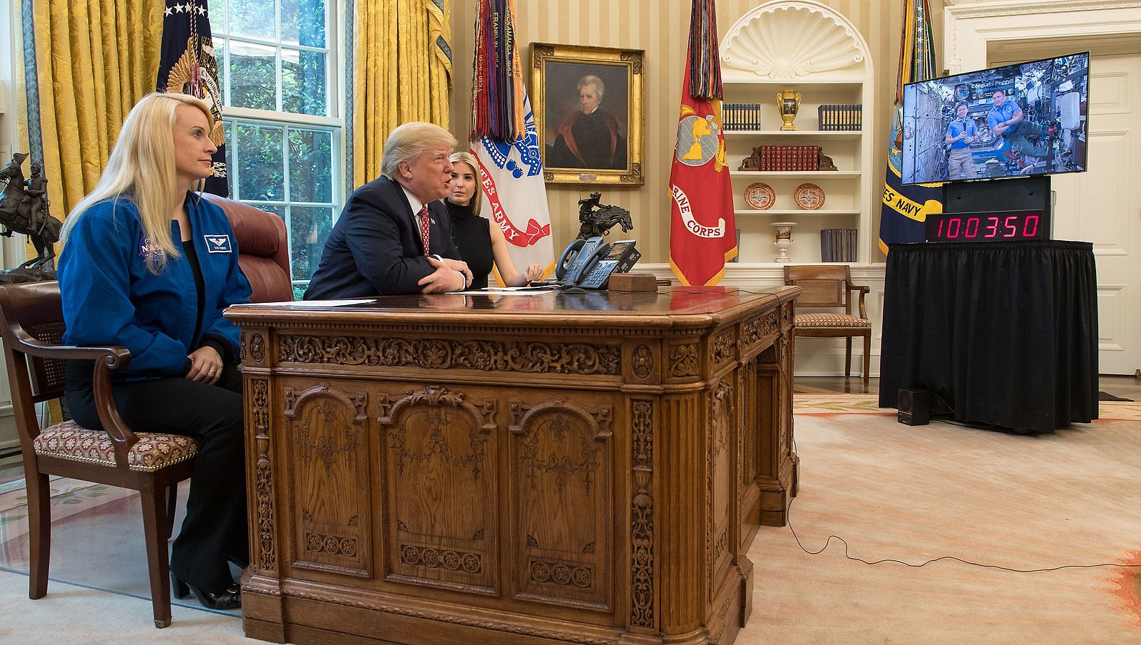 Earth-to-space_call_from_the_Oval_Office_(1).jpg