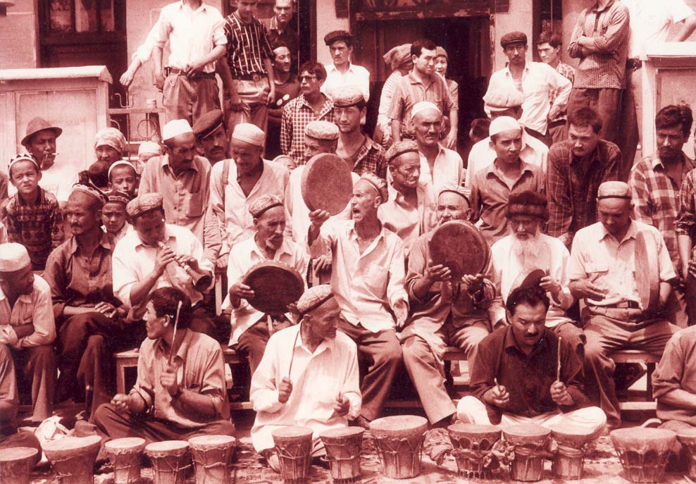 https-::upload.wikimedia.org:wikipedia:commons:5:5e:Uyghurs-performing-Mashrap-Kashgar.jpg Uyghurs-performing-Mashrap-Kashgar