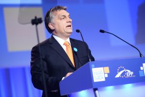 orban parla a un congresso del PPE
