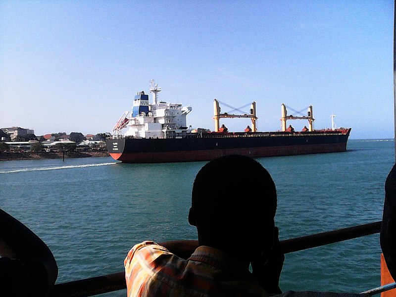 Nave portacontainer in Tanzania