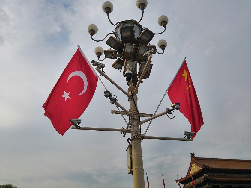 Le bandiere di Turchia e Cina di fronte a Tian'anmen