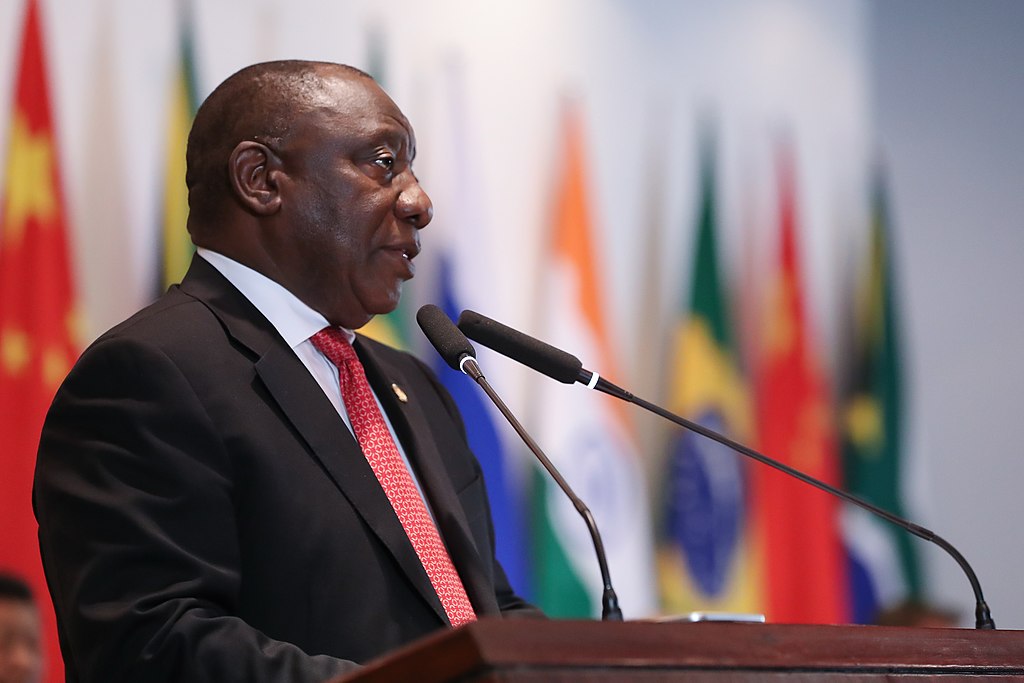 Il presidente del Sudafrica Ramaphosa durante un discorso