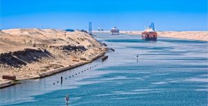 Convoglio di navi a Suez